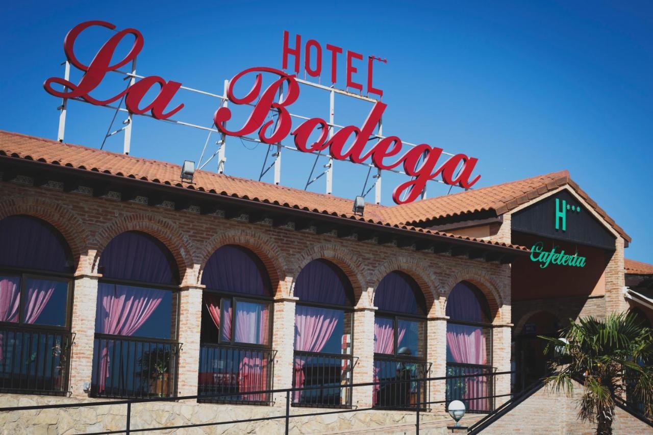 Hotel La Bodega Ла-Альмунья-де-Донья-Година Экстерьер фото