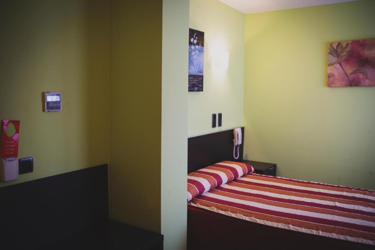 Hotel La Bodega Ла-Альмунья-де-Донья-Година Экстерьер фото