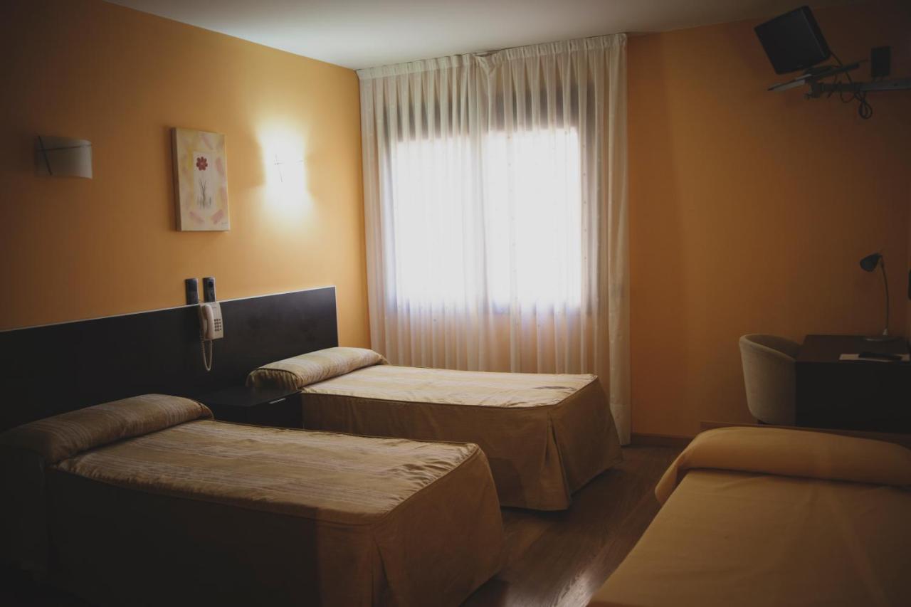 Hotel La Bodega Ла-Альмунья-де-Донья-Година Экстерьер фото