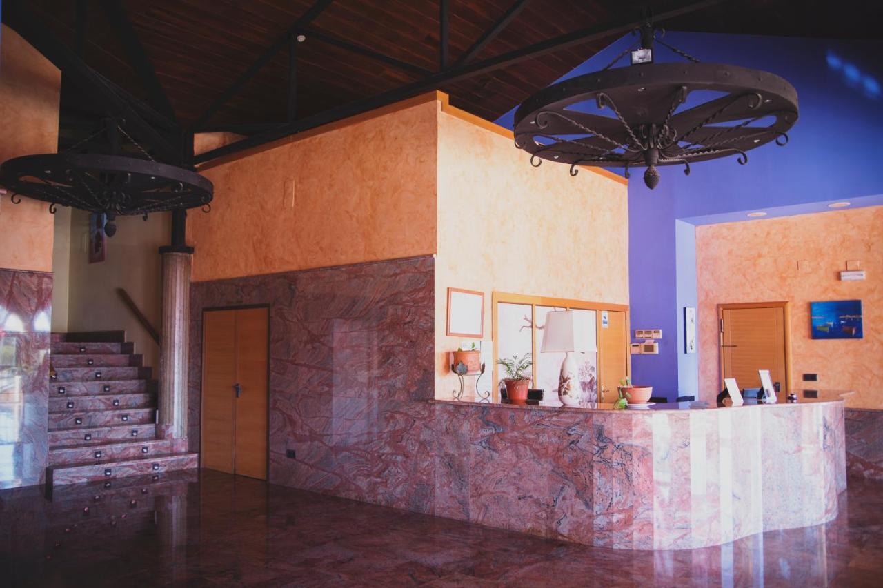 Hotel La Bodega Ла-Альмунья-де-Донья-Година Экстерьер фото