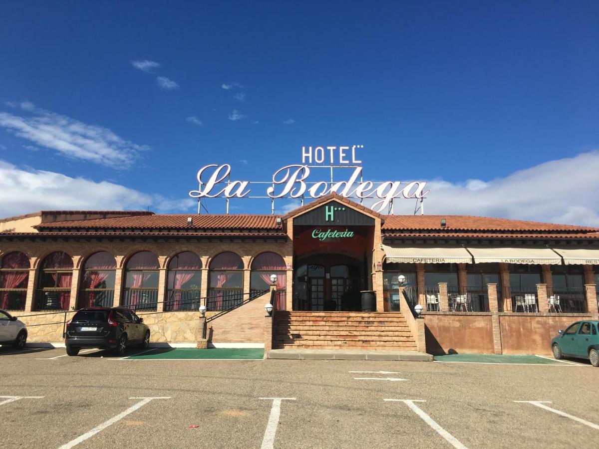 Hotel La Bodega Ла-Альмунья-де-Донья-Година Экстерьер фото