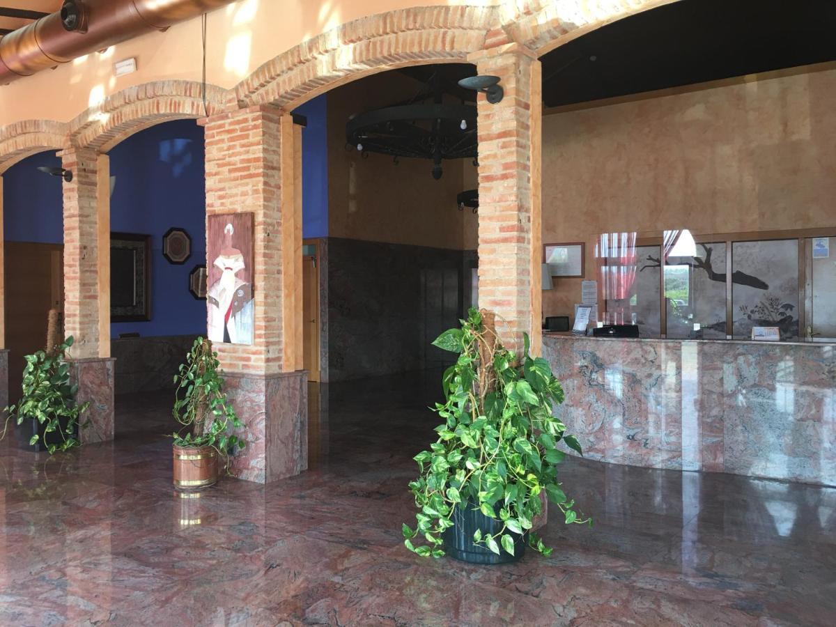 Hotel La Bodega Ла-Альмунья-де-Донья-Година Экстерьер фото
