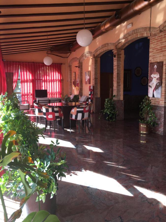 Hotel La Bodega Ла-Альмунья-де-Донья-Година Экстерьер фото