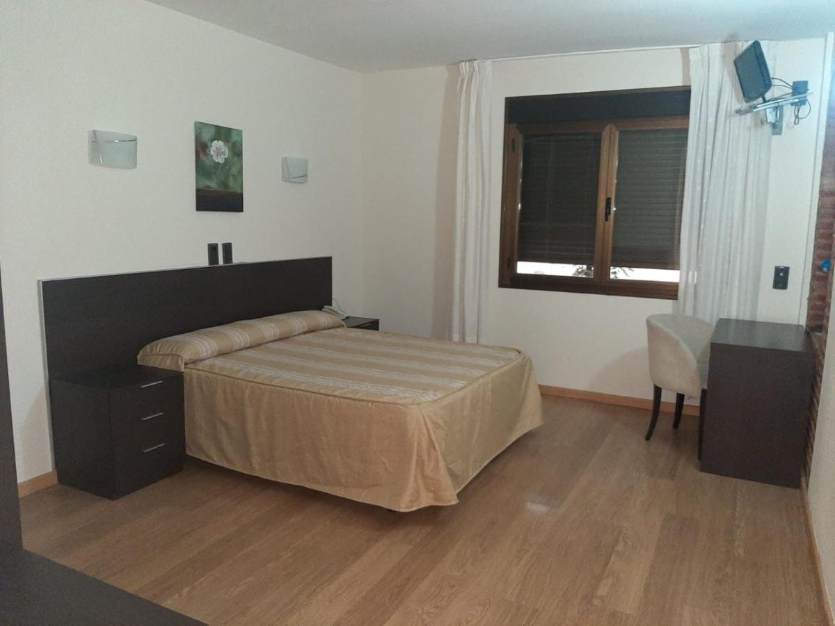 Hotel La Bodega Ла-Альмунья-де-Донья-Година Экстерьер фото
