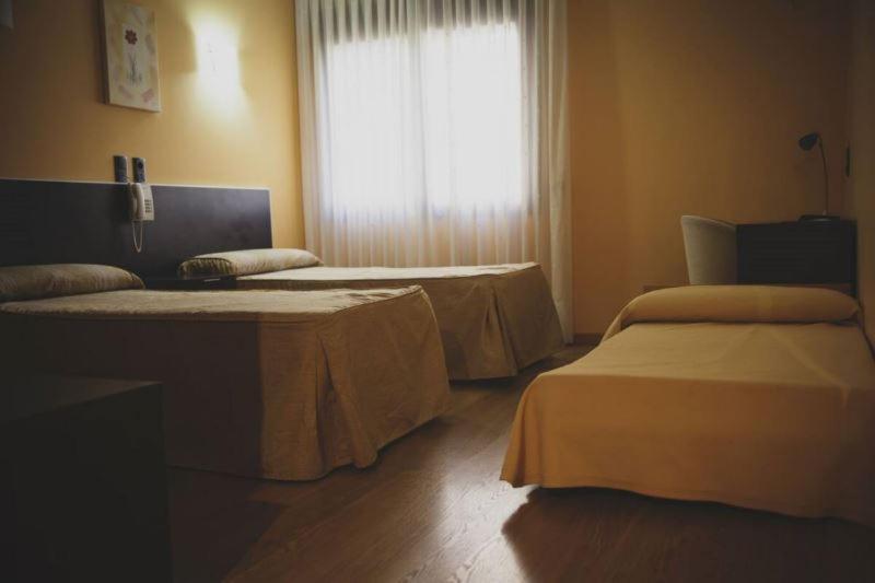 Hotel La Bodega Ла-Альмунья-де-Донья-Година Экстерьер фото