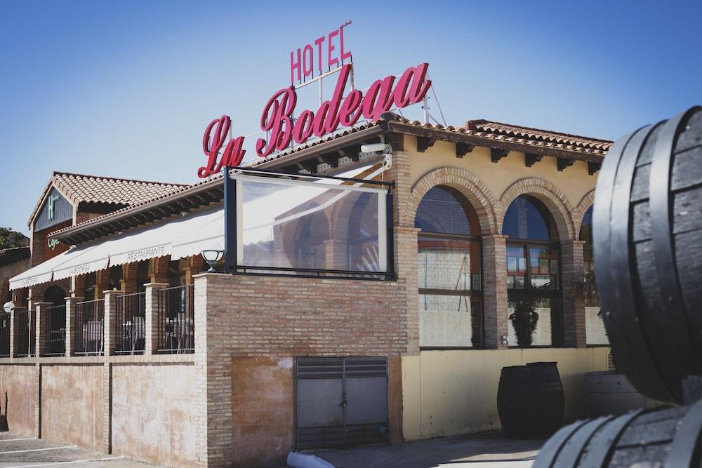 Hotel La Bodega Ла-Альмунья-де-Донья-Година Экстерьер фото